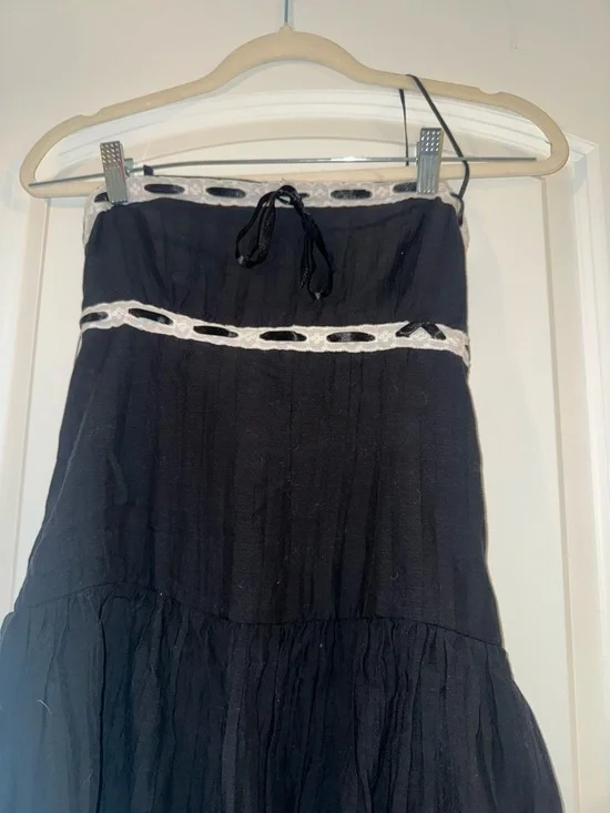 Aeropostale Black Strapless Dress with White trim and black ribbon on top - Picture 3 of 4